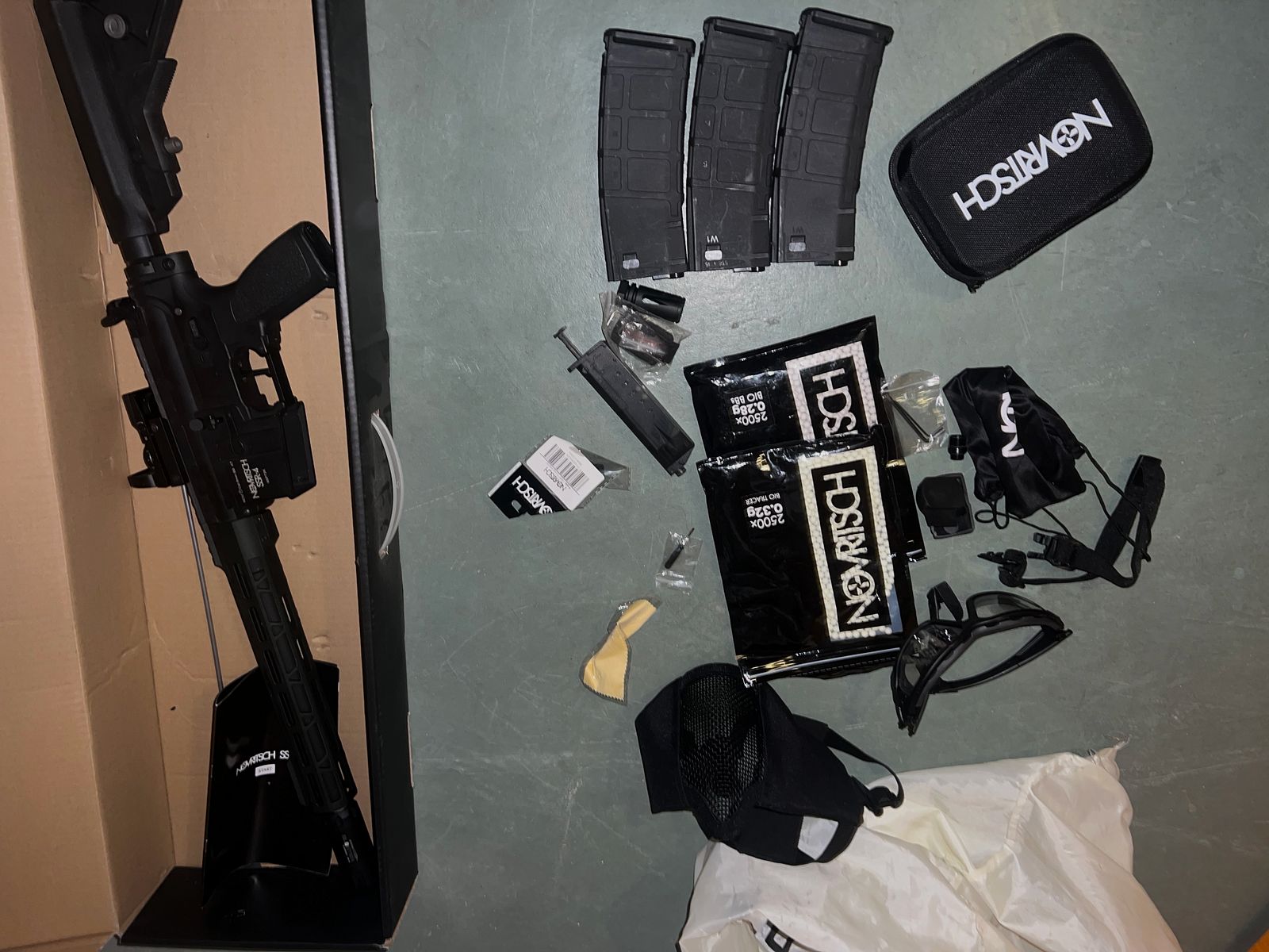 Novritsch SSR-4 Airsoft rifle + equipment