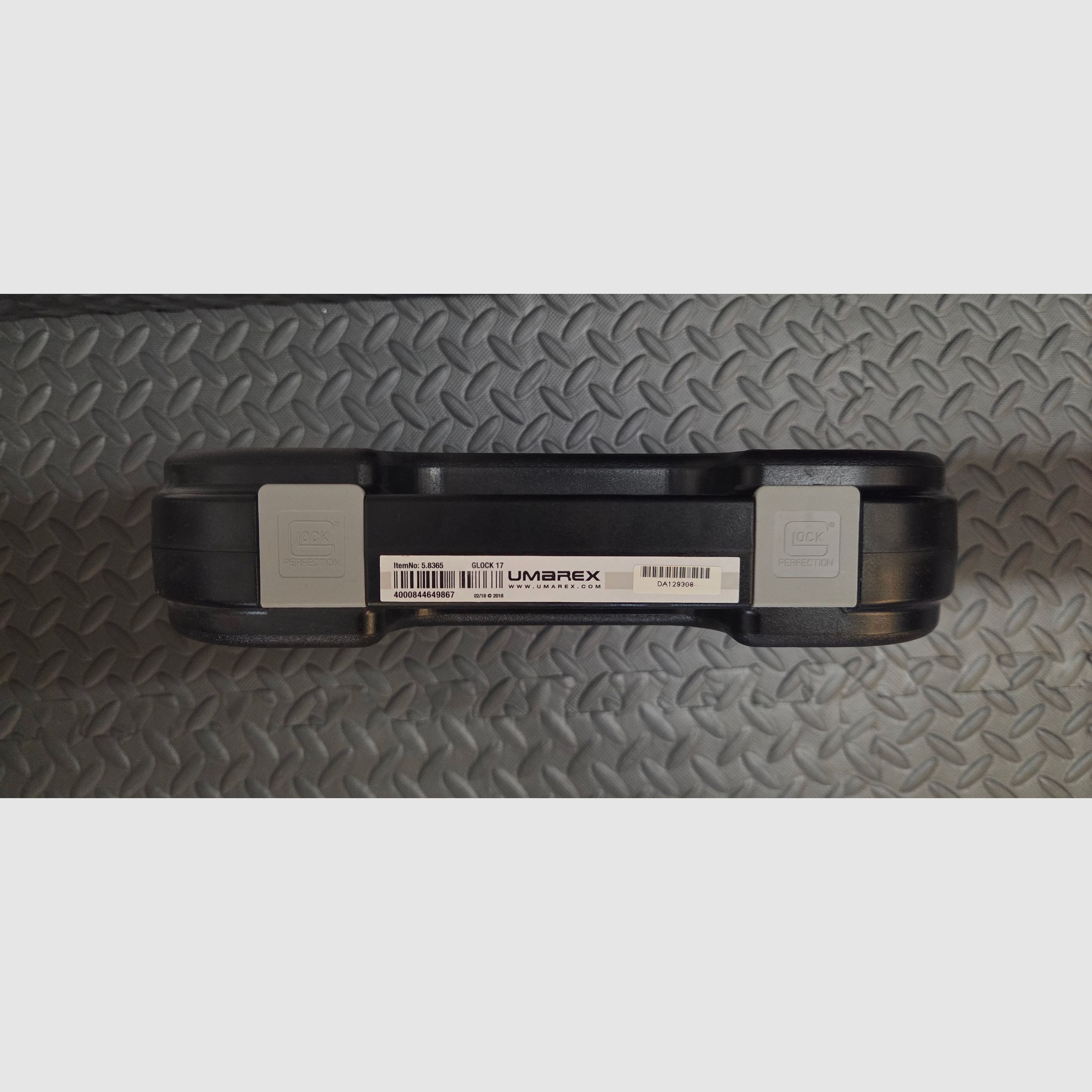 Glock 17 Co2 pistol caliber 4.5 mm steel BB / diabolo blowback (P18)