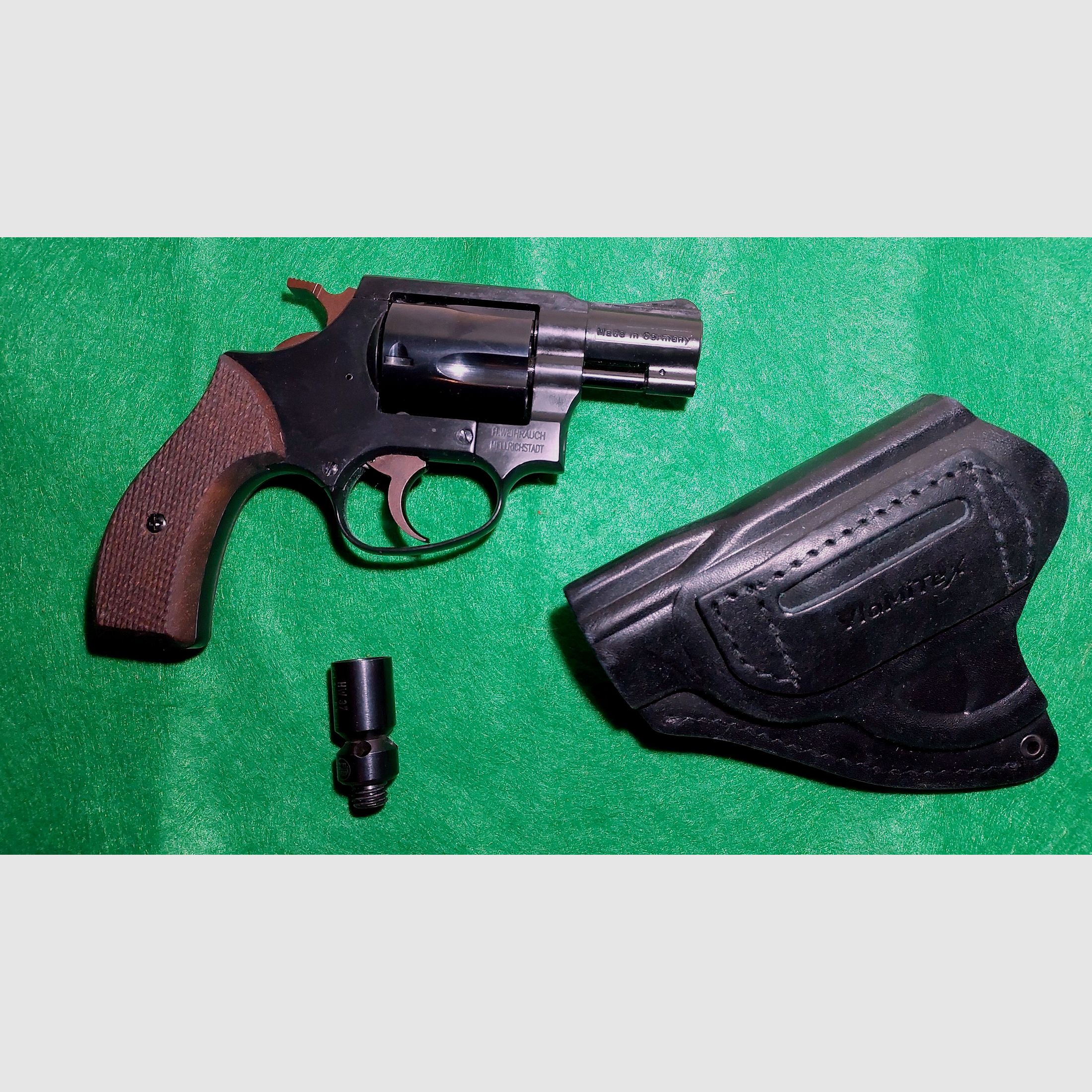 Weihrauch HW37 cal. 9mm R.K. (PTB 887) mit Holzgriffschalen und Lederholster