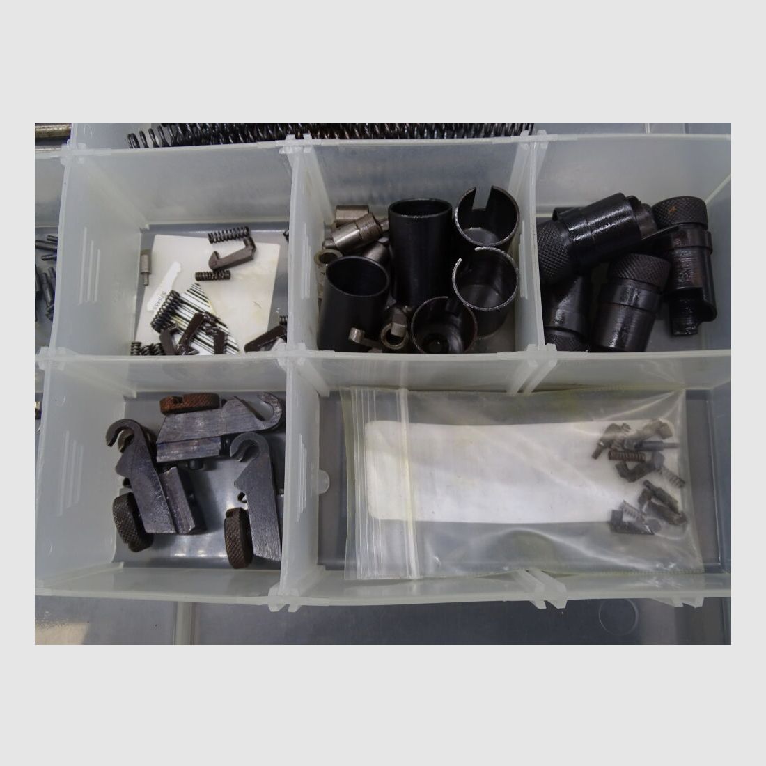 M150 iglica spustowa sprężyny wyciągacz Schlabolzenmutter Suhl M150 200 skrzynka z częściami zamiennymi