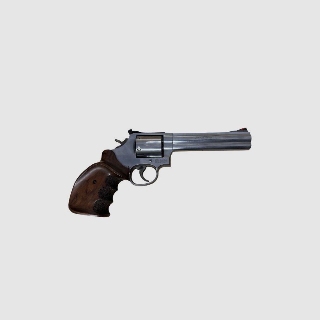 Smith & Wesson 686/5 with NIL left grip