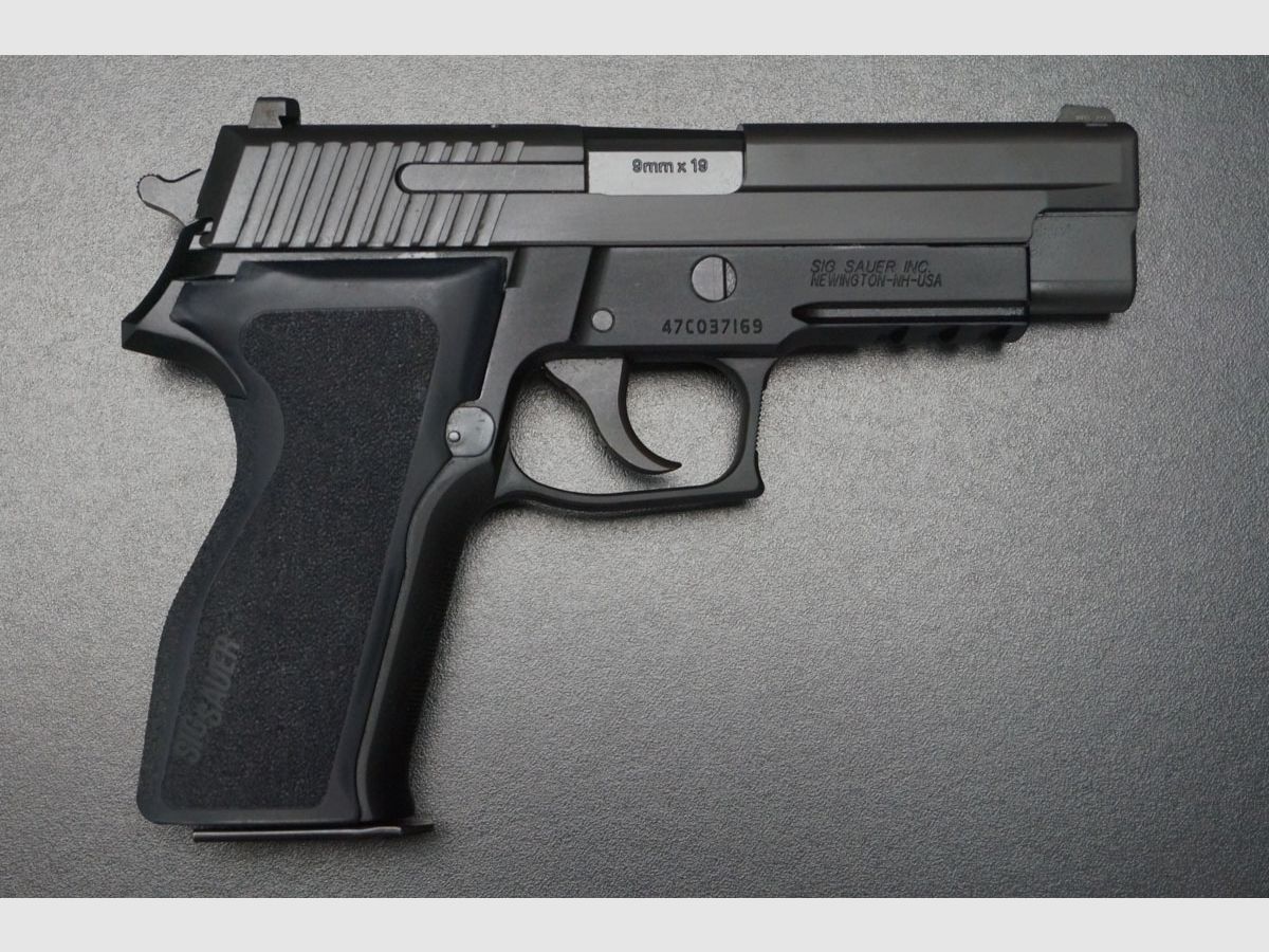 Sig Sauer P226 Nitron as new, image 1 of 6
