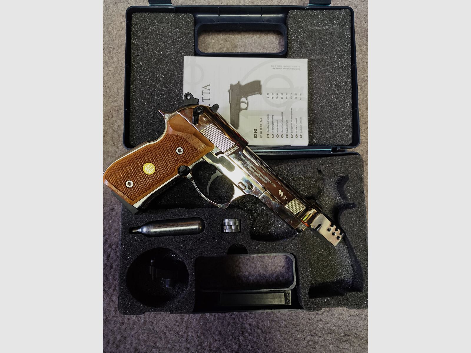 Beretta 92 FS co2 4,5mm Chroom 