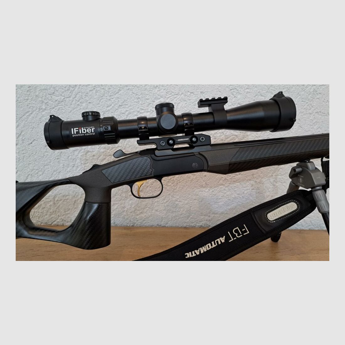 Merkel K5 Extrem mit FBT Carbon Lochschaft, DDOPTICS Zielfernrohr, Recknagel Schalldämpfer, Spartan Zweibein, Automatik Gewehrriemen, Luxus Koffer etc.