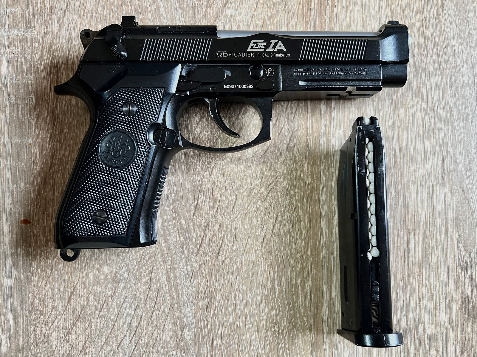 KJW Airsoft Elite IA M9a1 Beretta