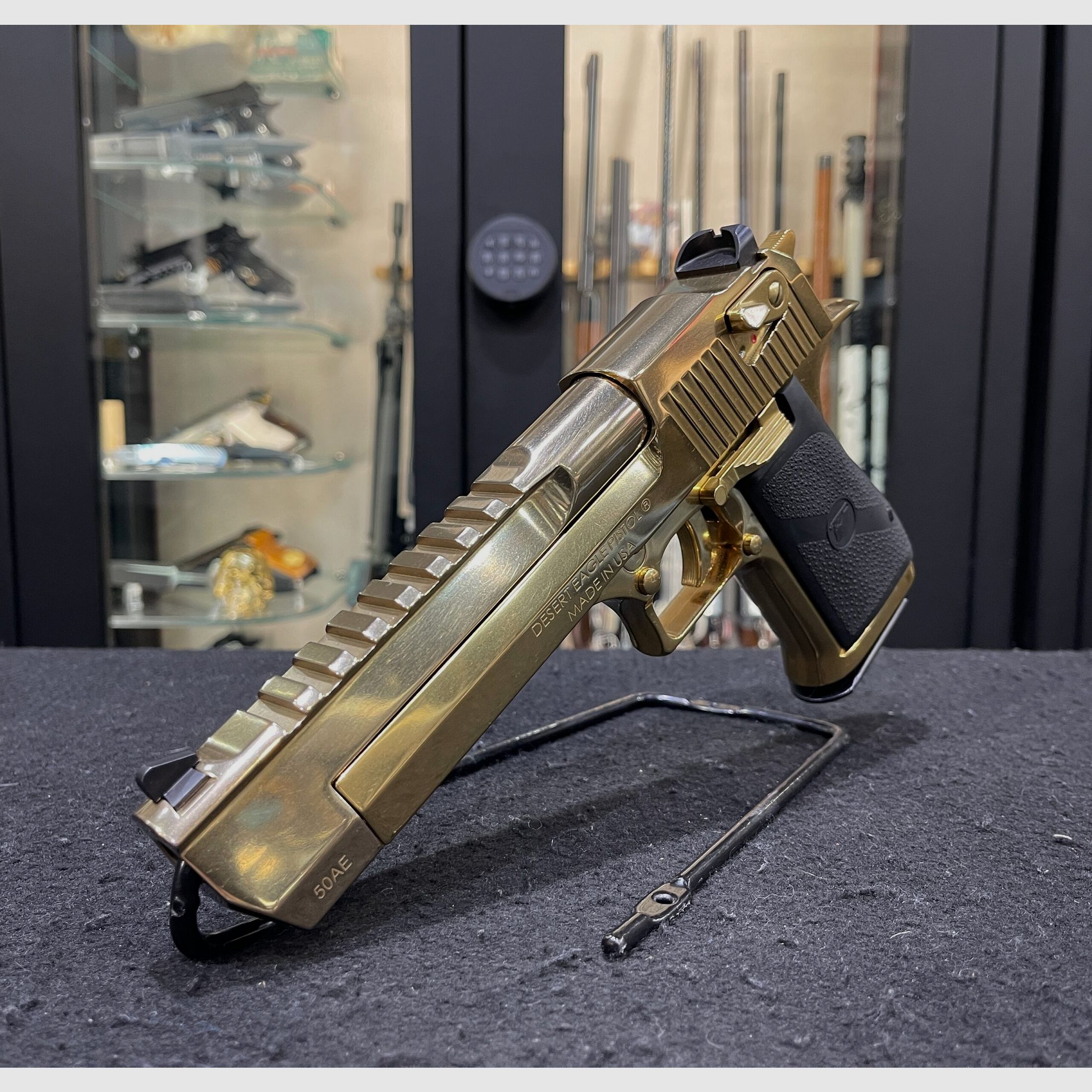 Magnum Research Desert Eagle GOLD ZIRCONIUM, Bild 7 von 20