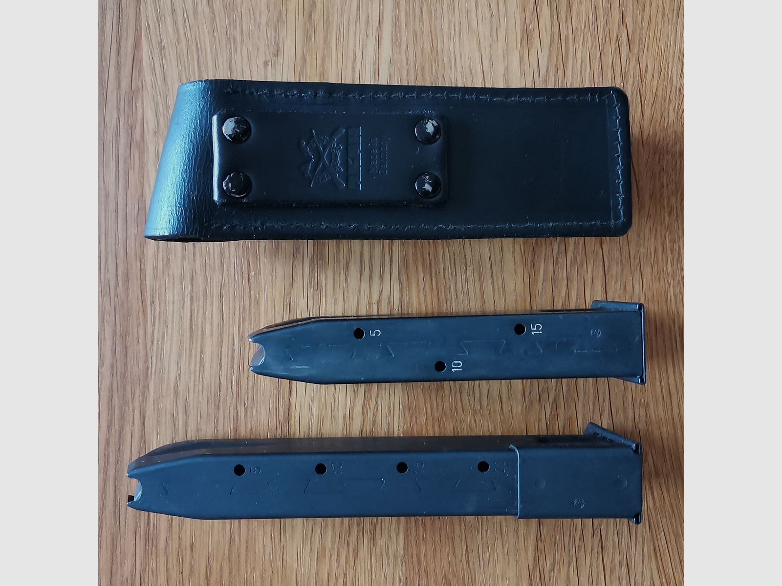 Magazine Sig Sauer, 9mm Para, 2 piezas, con 1x estuche de cuero AKAH