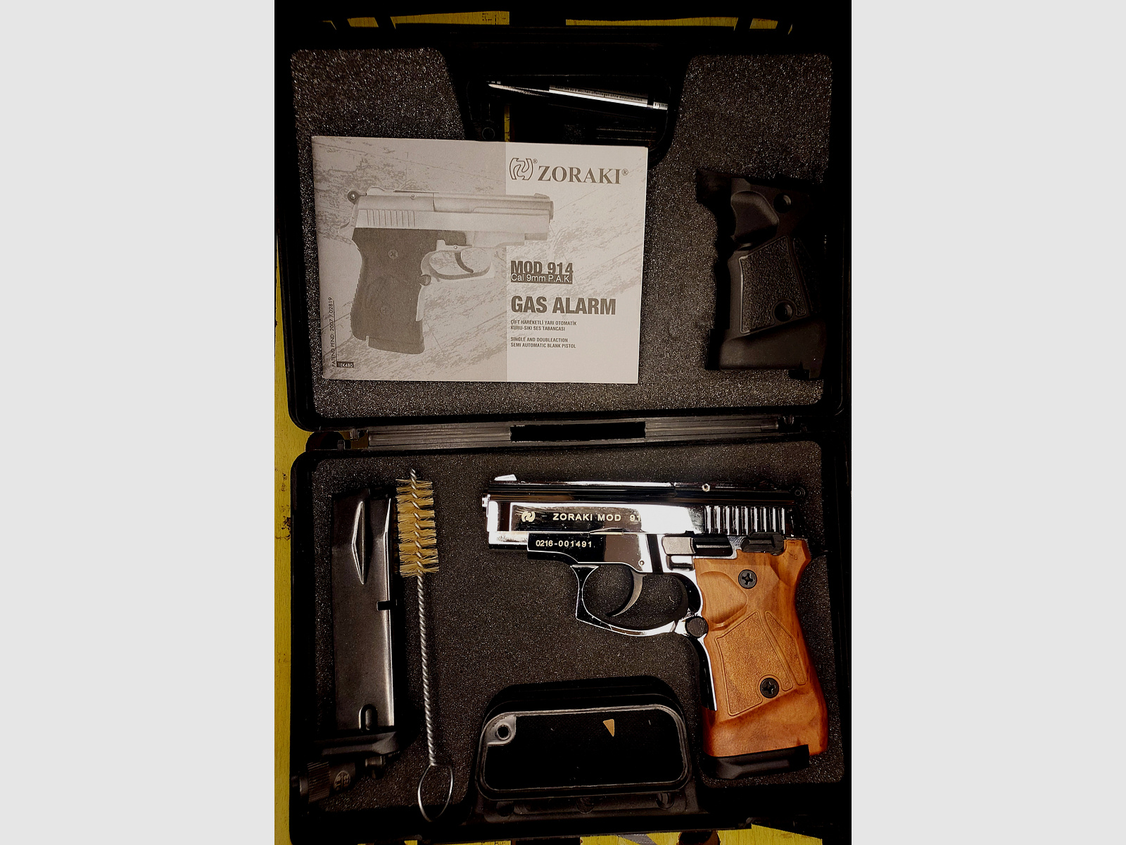 Zoraki 914 blank firing pistol 9mm P.A.K. chrome wood look (PTB 972 !!!) with 2 magazines and 2 pairs of grips - as good as new!