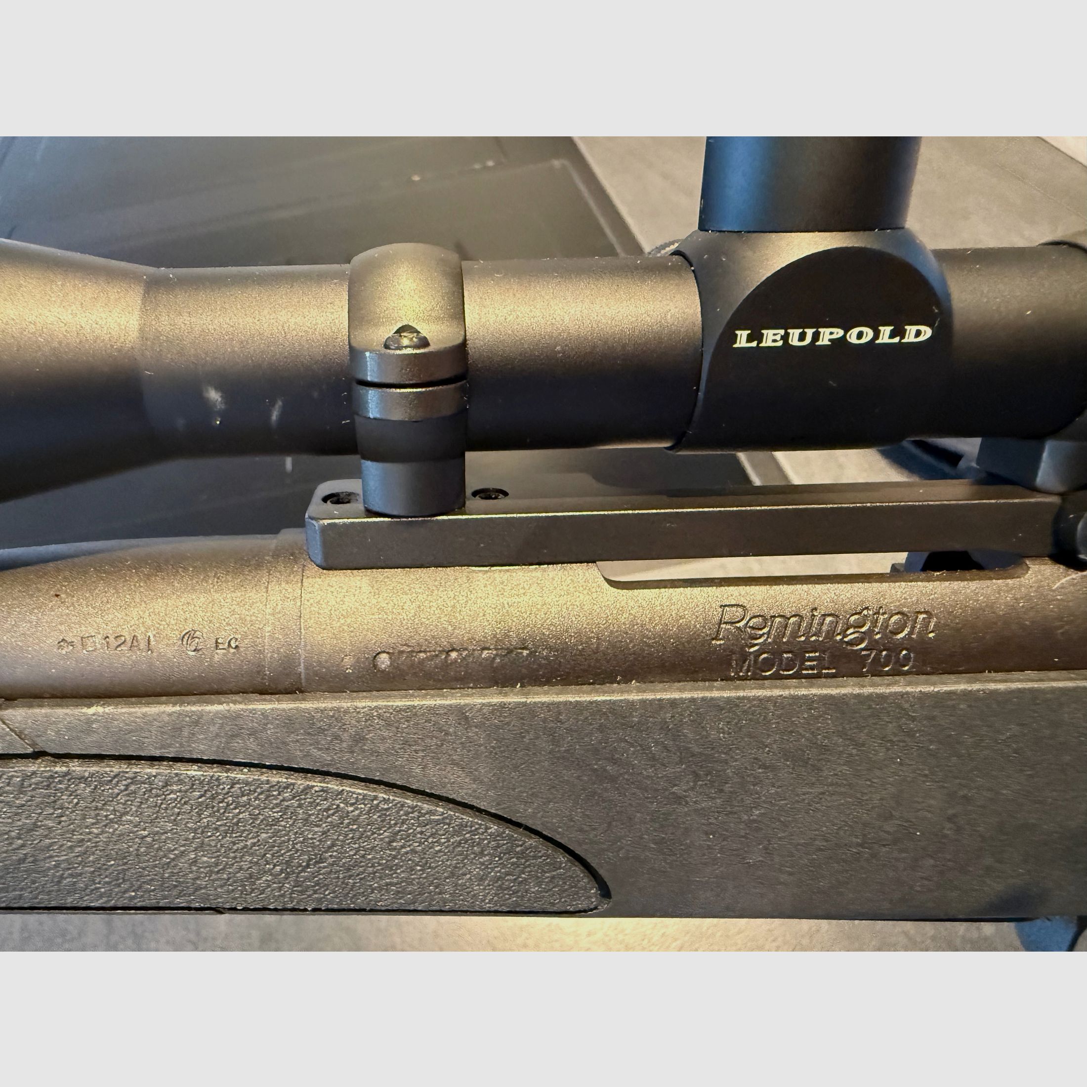 Fucile a ripetizione Remington 700 in calibro .223 REM con ottica Leupold 6–18 VX-II