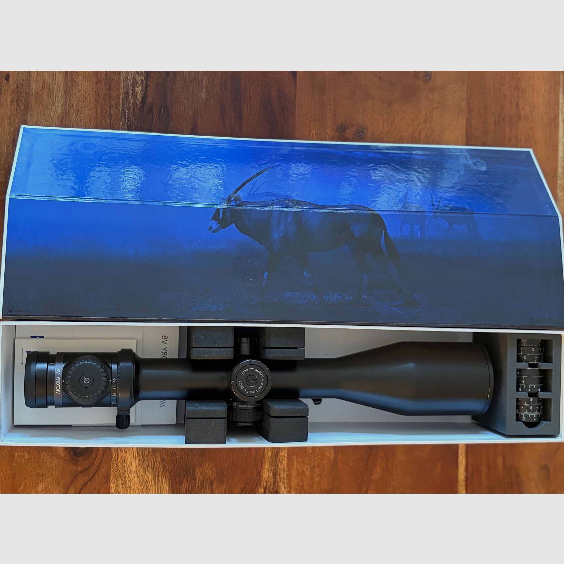 Zieloptik der Extraklasse: Zeiss Victory V8 4.8-35x60 Zielfernrohr, Ausführung mit Schiene,  LA 43 und ASV , Bild 1 von 4