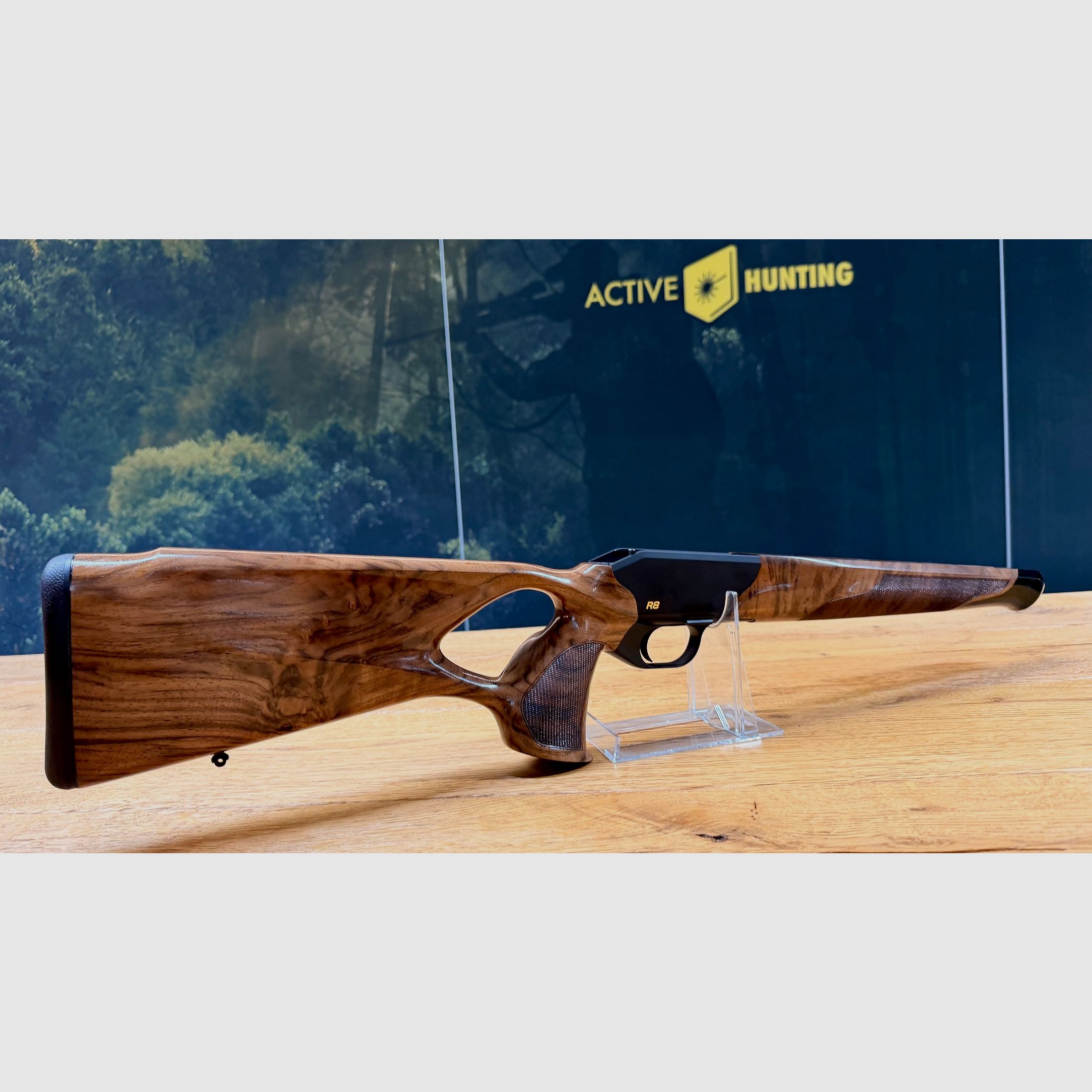 Blaser R8 Success Schäftung / Holzklasse 4 / R8 Logo in Gelb / top Holz absolute Gelegenheit
