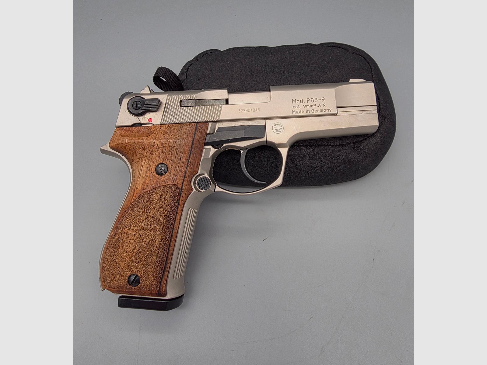 Collector rare Walther P88 caliber 9mm PAK in nickel with wooden grips from the year 2002 with PTB 764 blank firing SRS