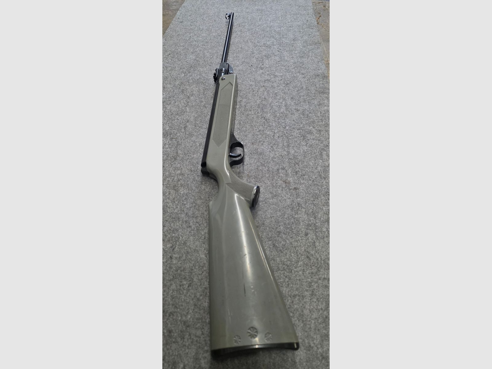 Haenel Mod. 304 avec crosse en plastique gris Cal. 4,5mm Diabolo Knicker