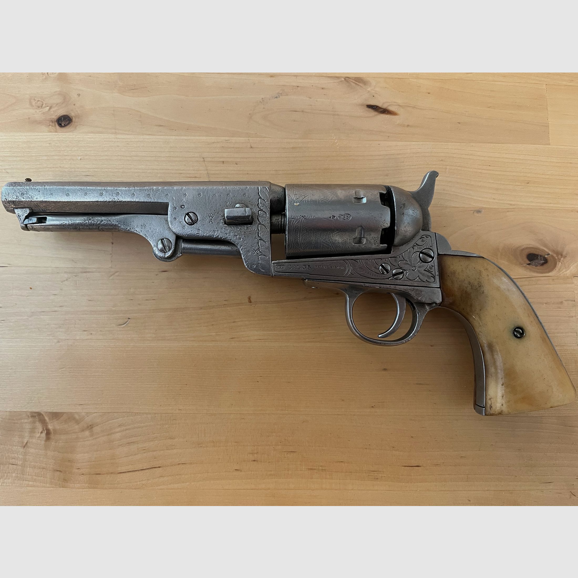 Il ponte di Brooklyn 1849 Colt Pocket Brevete Revolver