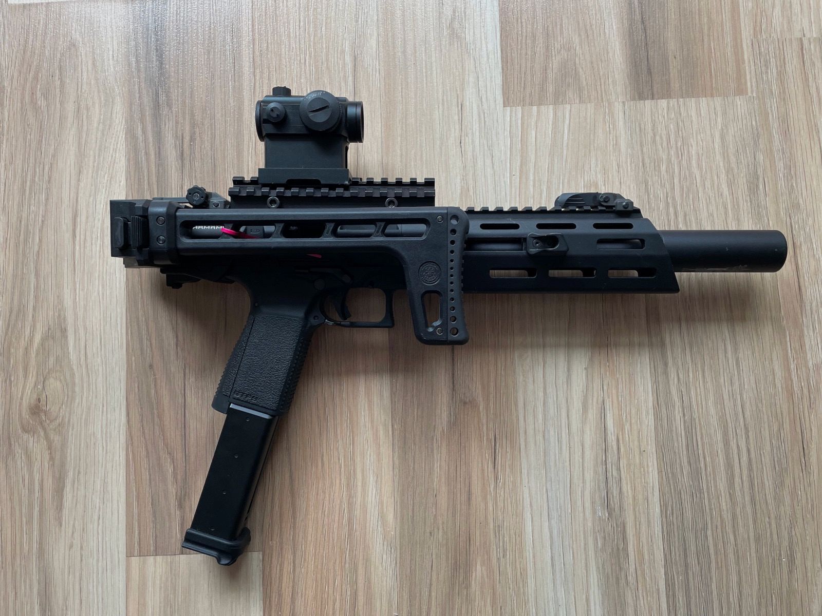 Airsoft G&G SMC9 with sight and a total of 6 magazines.