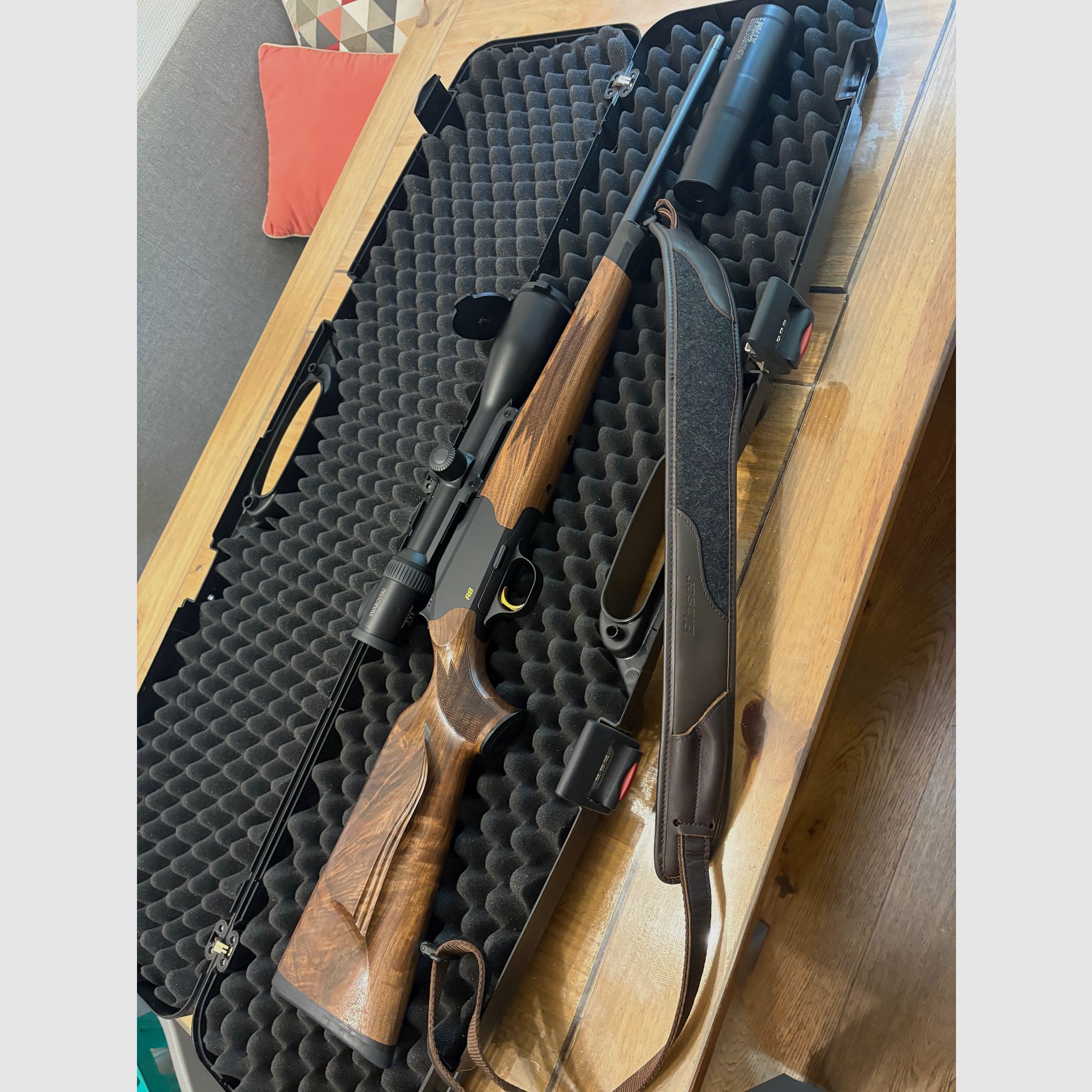 Blaser R8  Links!!  308 Win, Swarovski Z8i 2,3-18x56