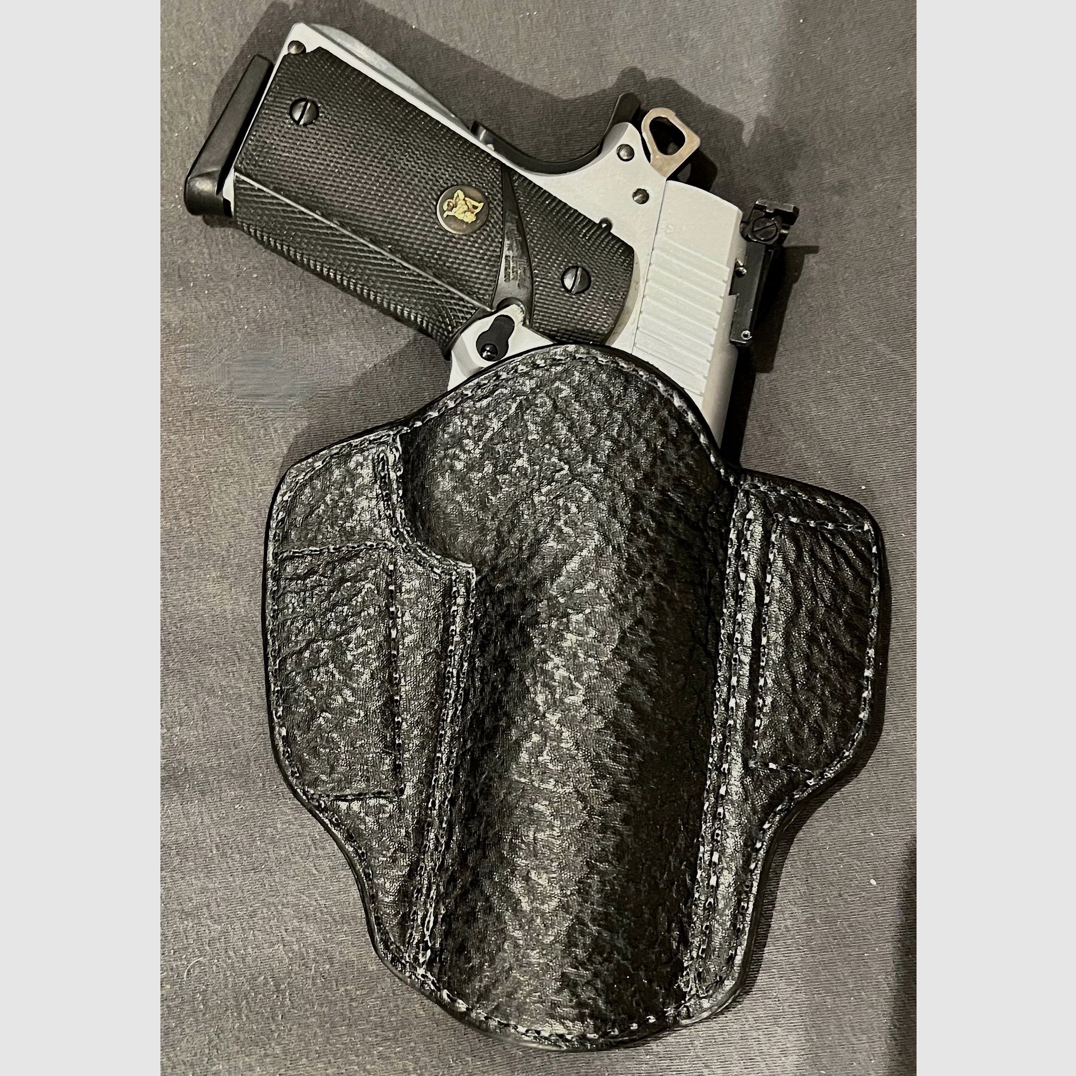 Wilson Combat 1911 Pancake‑Holster — echtes Haifischleder — Sammlerklasse
