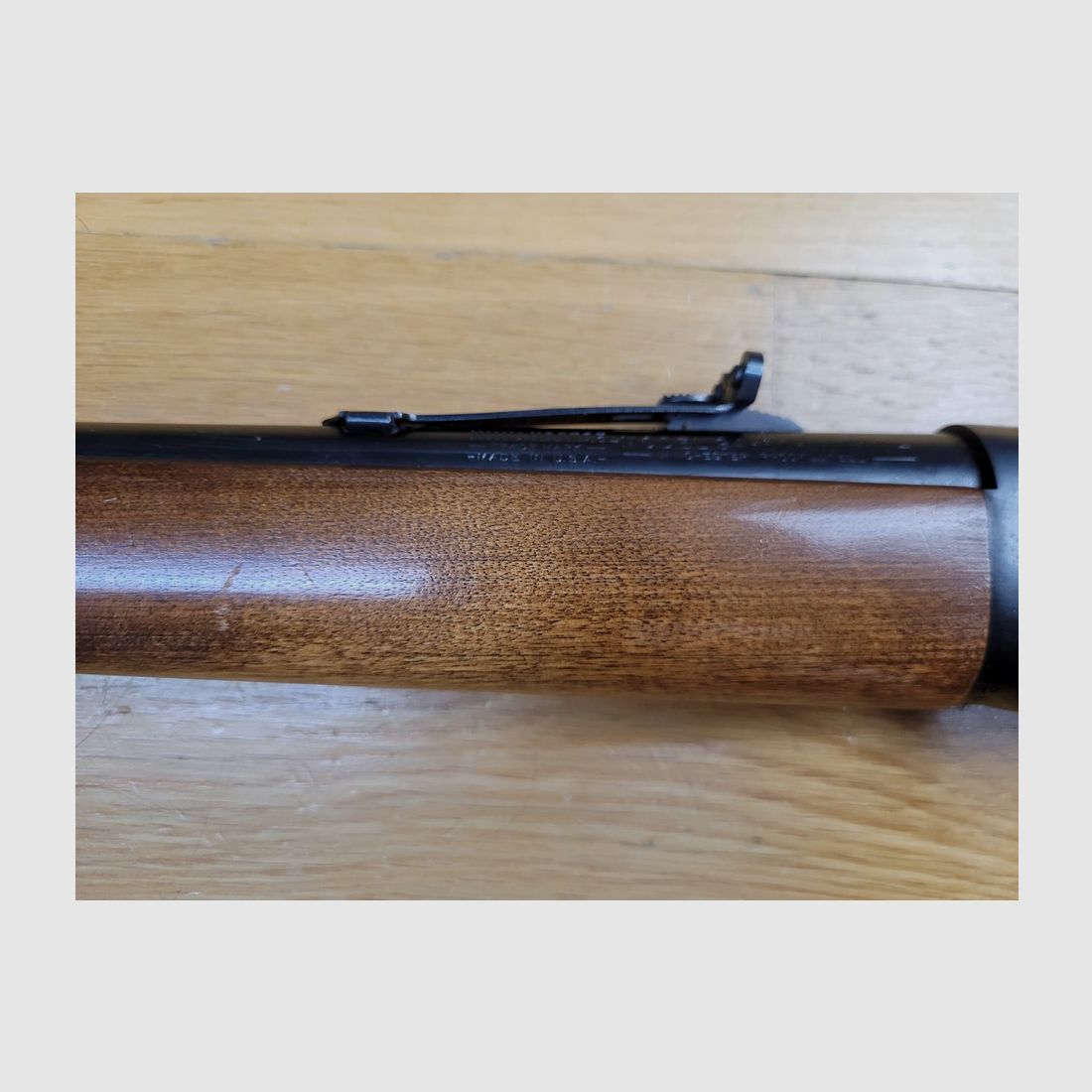 Sehr schöne Winchester Modell 1894 – Kaliber 30-30 – Hergestellt in den USA 1967 – Kapazität 8+1 – Schöne helle Nuss – Mechanischer und ästhetischer Zustand ausgezeichnet – Pachmayr Schaftkappe – TBE++, Bild 5 von 27