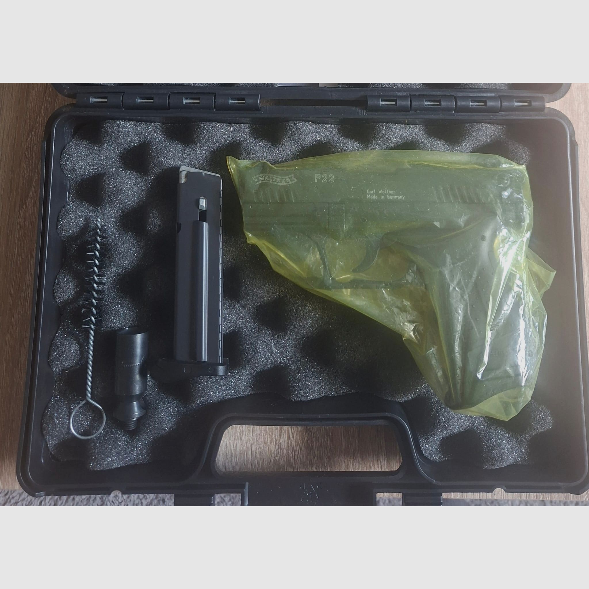 P22 classic z zapasowym magazynkiem
