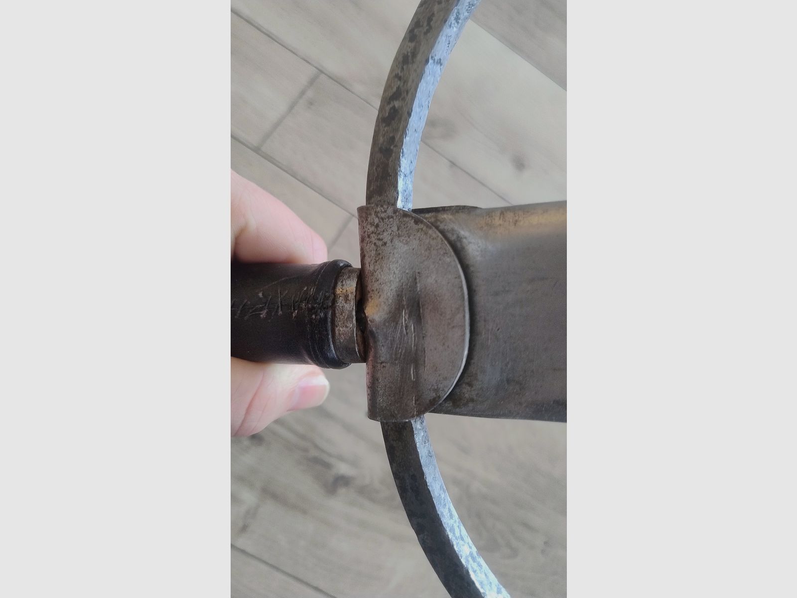 Historisch langzwaard ca. 1870–1900 – leren handvat – vernietigde knop – totale lengte 112 cm