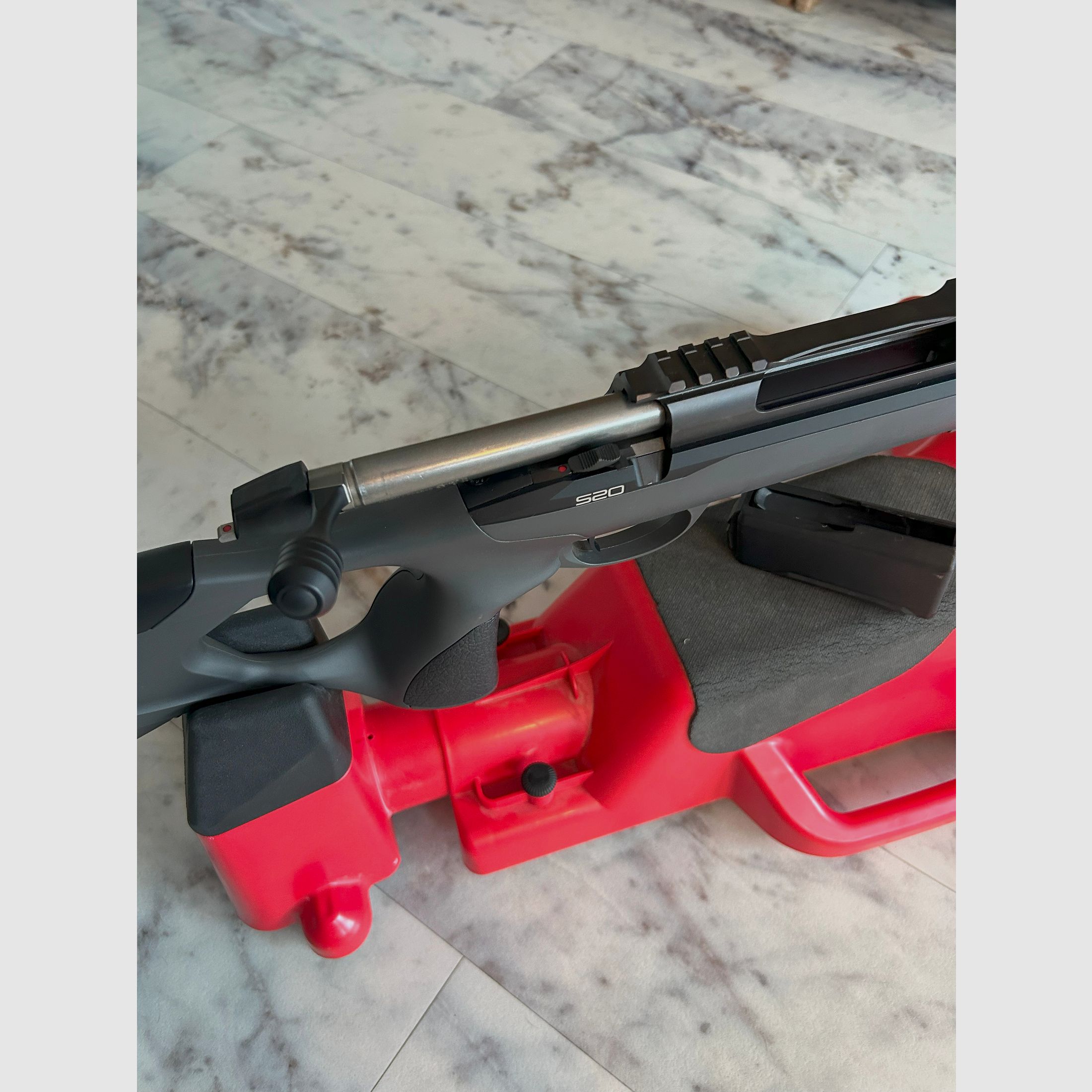  Repetierbüchse Sako S2o Hunter 30-06 Kurz mit Lochschaft und Schalldämpfer