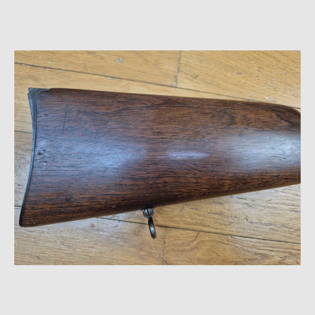 Mythologische und sehr seltene Spencer M1865 Repetierbüchse (nicht 1860!) – Kal. .56-50 – Waffe der US-Kavallerie, der Indianer und des Krieges von 1870! – Seltene Spencer-Fertigung in Boston – Sehr schönes Holz und Markierungen – Perfekte Mechanik – Makelloser Lauf – Sammlerwaffe und Teil der großen Geschichte in TBE ++!, Bild 32 von 43