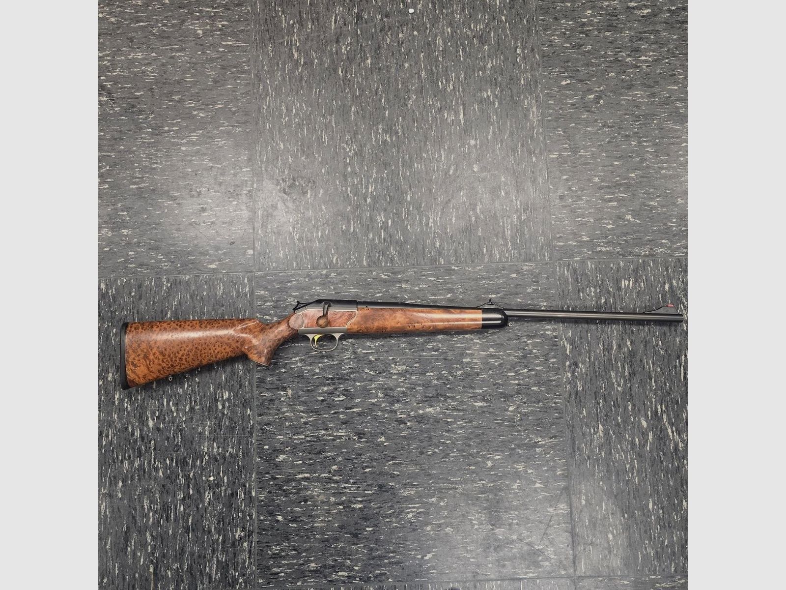 Blaser R93 Luxus in 8x68S mit Tuja Sonderschaft