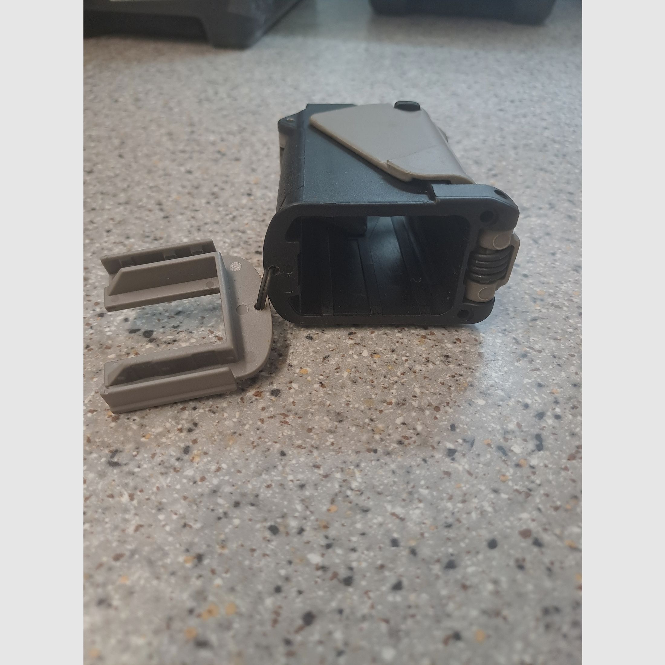 MAGLULA Speedloader/Magazinlader22UpLULA Pistol Mag Loader 62B22lr doppelreihige und  einreihige Magazine