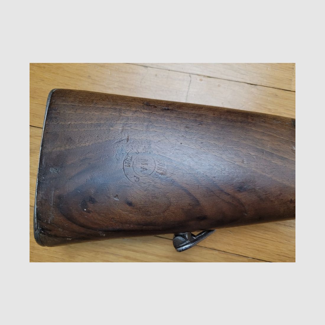 Gutes Gewehr Berthier – Modell 07/15 – nicht modifiziert 1916 – Waffe mit 3 Schüssen von 1917 – Delaunay Belleville Werke – Kal. 8×51 Lebel – Sehr guter Lauf – Gewehrriemen – 1 Magazin -TBE, Bild 16 von 27