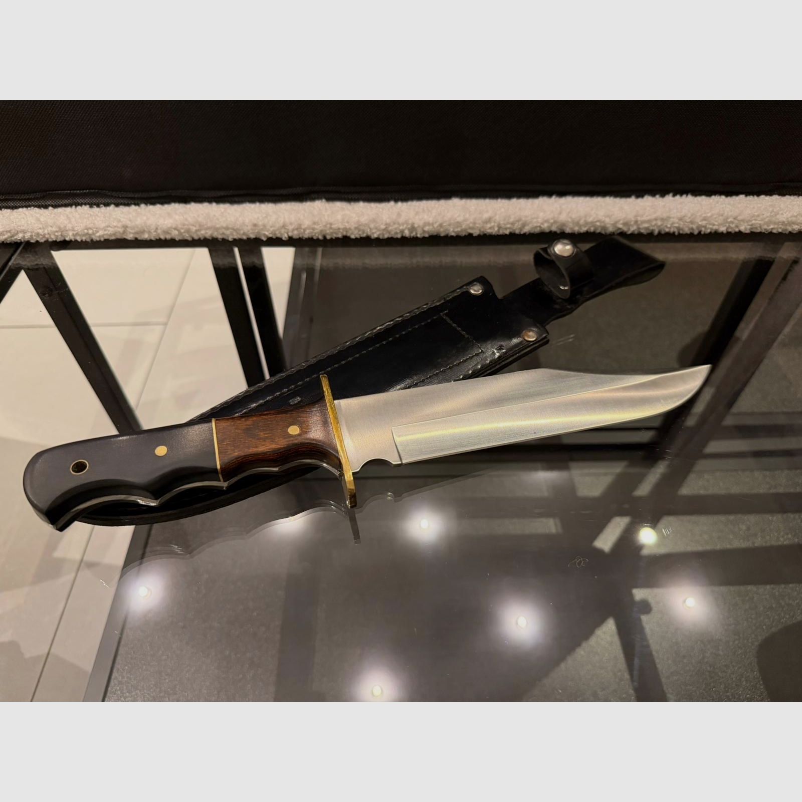 High-quality hunting / Bowie knife with leather sheath
