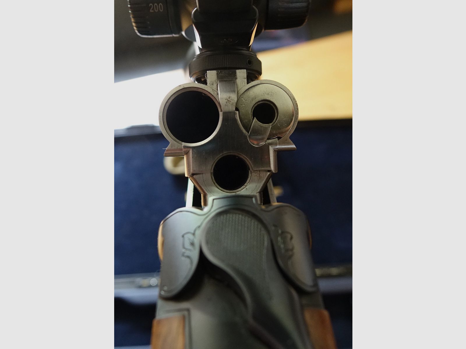 Krieghoff Optima TS Drilling w 8x57 IRS - 20/76 - lufa wymienna .22 Hornet w zestawie z drugim zestawem luf DBD 9,3x74R-20/76 w zestawie z Swarovski Z6i 2,5-15x56