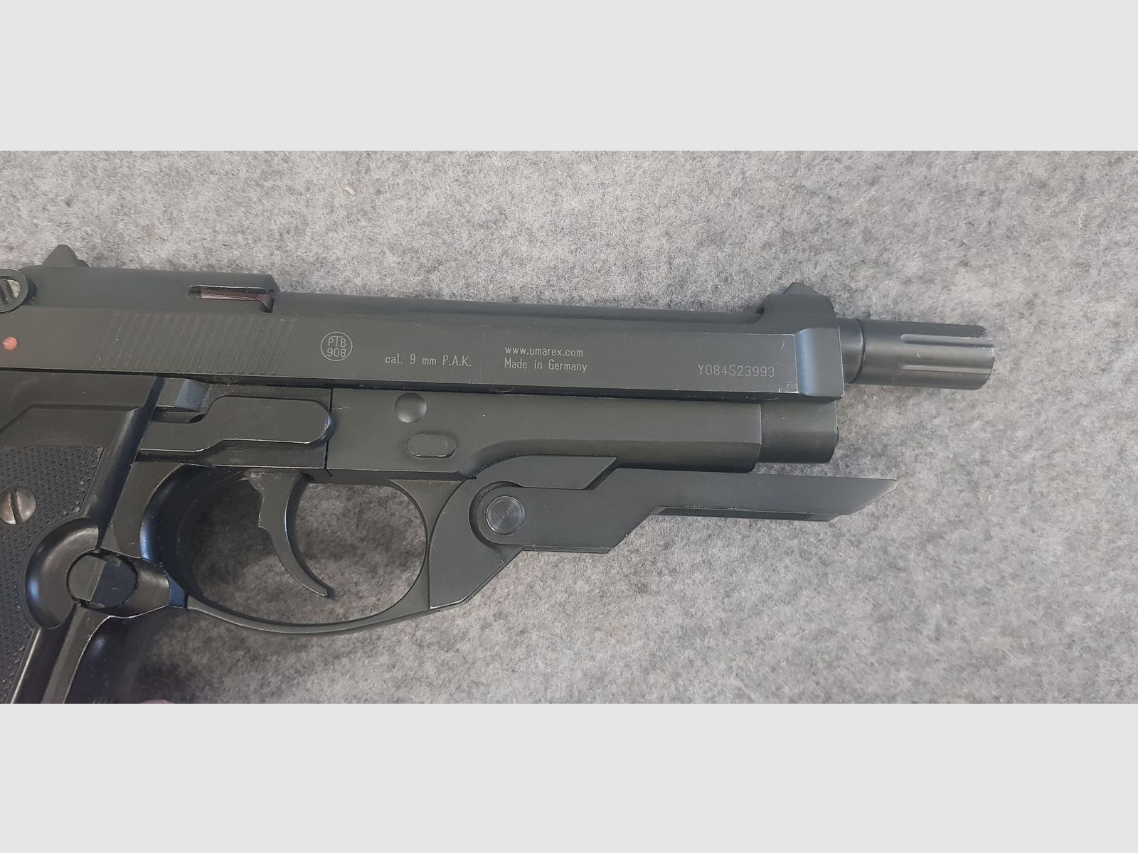 Sehr seltene SRS Schreckschuss Pistole  Reck Miami Mod. 93F 9mm PAK PTB 908 mit Frontgriff und langes Magazin 93 92 F