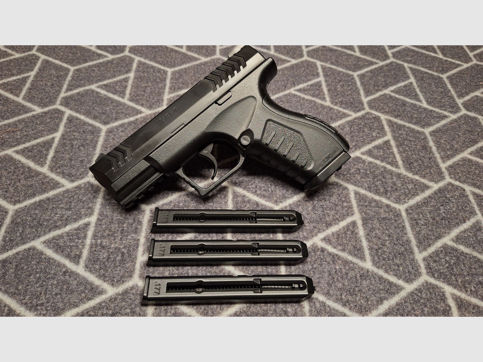 Umarex XBG - 4,5 mm Stahl BB Co2-Pistole 3x Magazine!