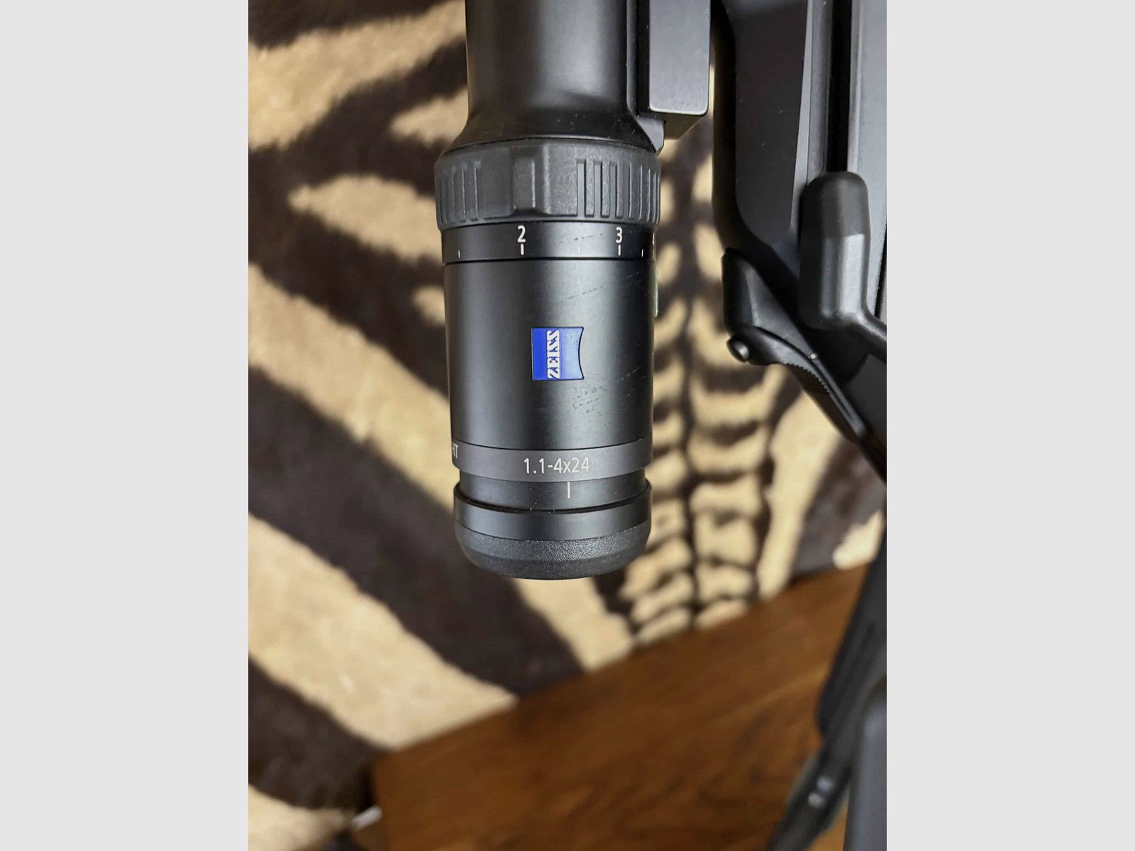 Büchse Merkel RX Helix Explorer Kal.9.3×62 – ca.45cm – Zeiss 1.1-4×24 – Schalldämpfer – 2 Magazine, Bild 2 von 10
