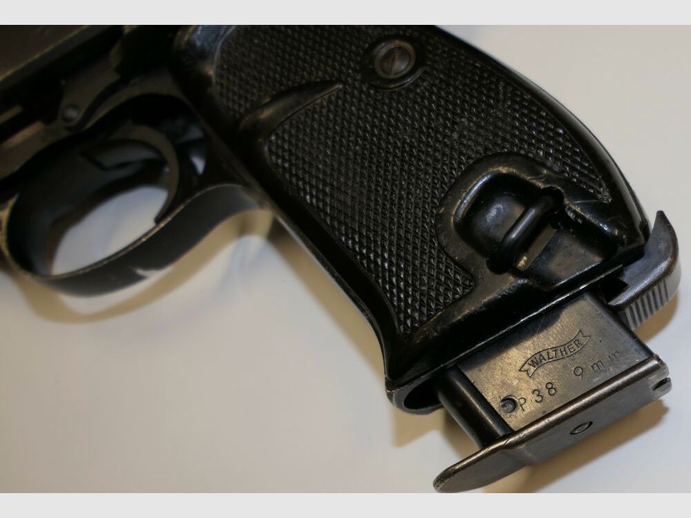 Wapenfabriek Walther Ulm Donau Pistool Walther P38 in het kaliber 9mm Para Inclusief accessoires