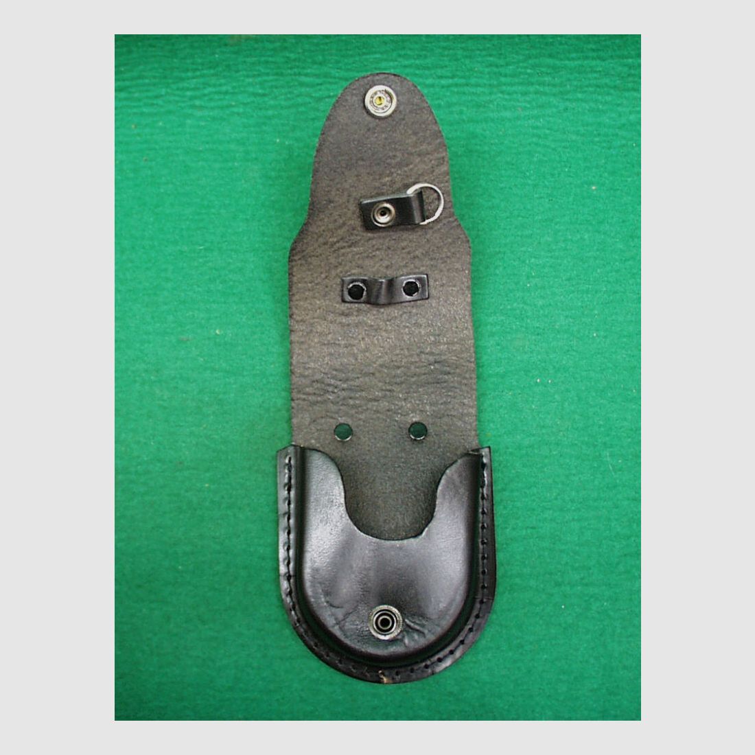 Unknown handcuff case, leather pouch