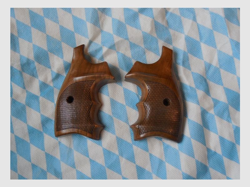 Holzgriffschalen"Boot grips" für Ekol Viper, Röhm RG 69,89,99 und Zorak R1/R2 Revolver!