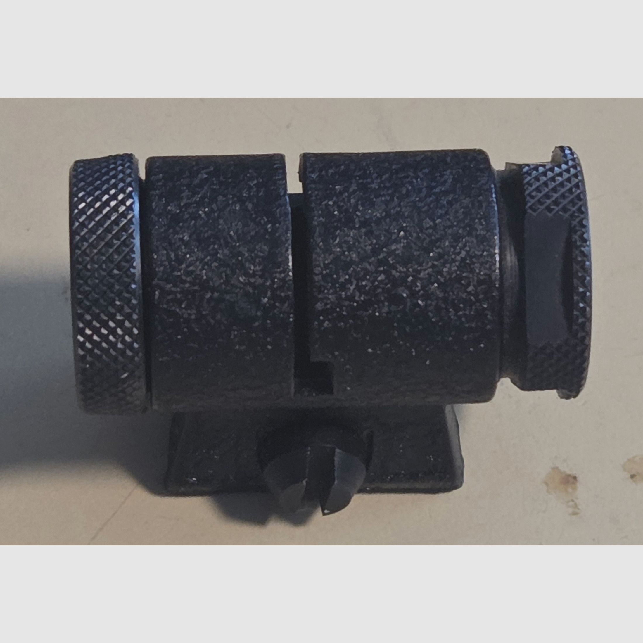 Tunnel per mirino con 2 supporti per mirino - coda di rondine sopra 9,4 e sotto 8,8 mm di larghezza, immagine 1 di 2