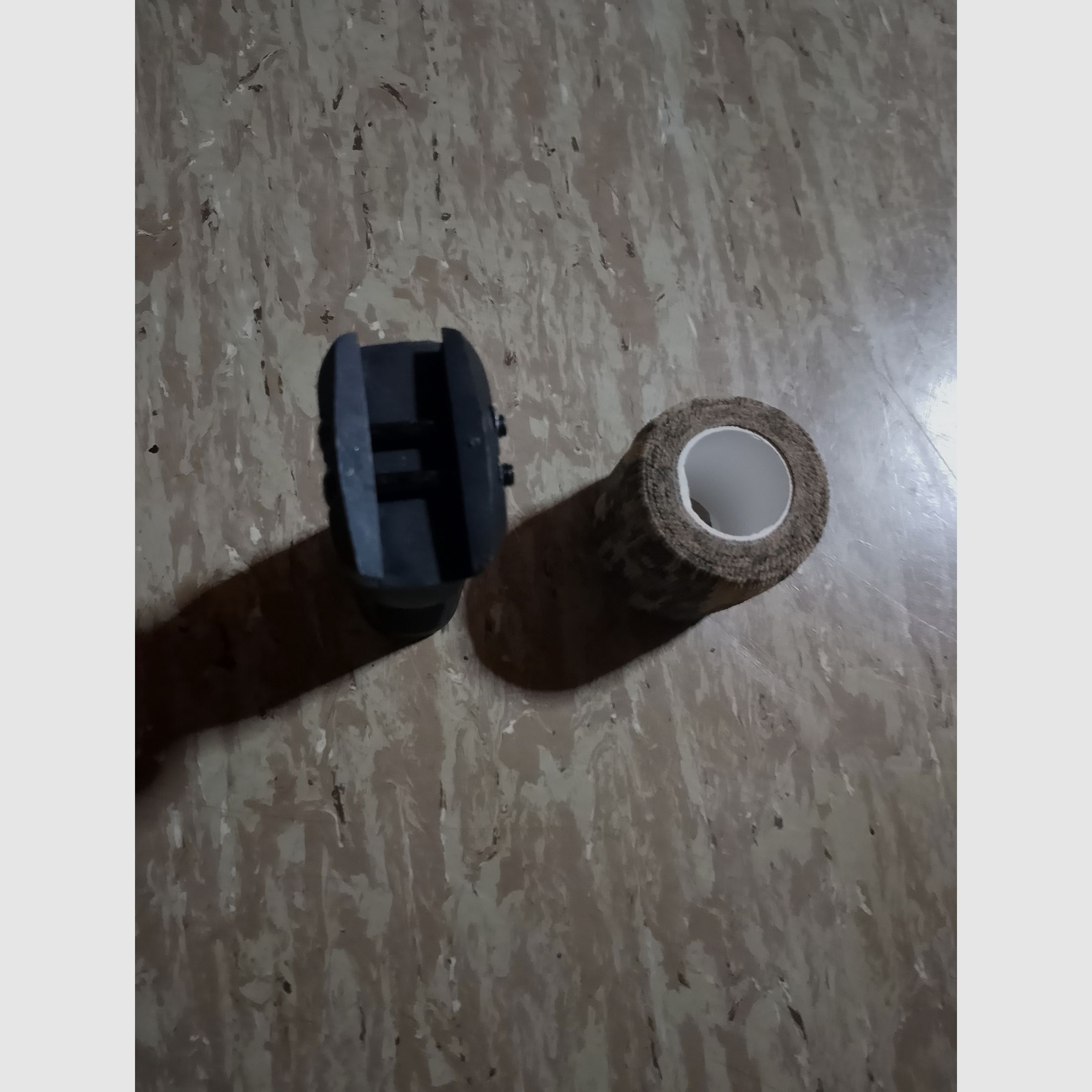 Neuwertiger  Mde Frontgrip  für 21mm picatinny Griff Vordergriff mit zusätzlich einer Rolle Tarnband flecktarn band neu 