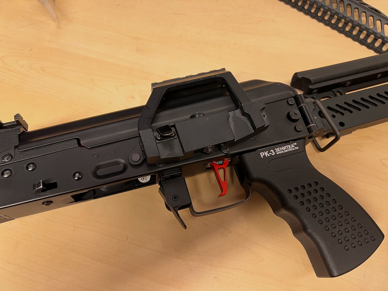 Montaż Airsoft AK do celowników optycznych i celowników Red-Dot w kolorze czarnym z szybkim zwolnieniem