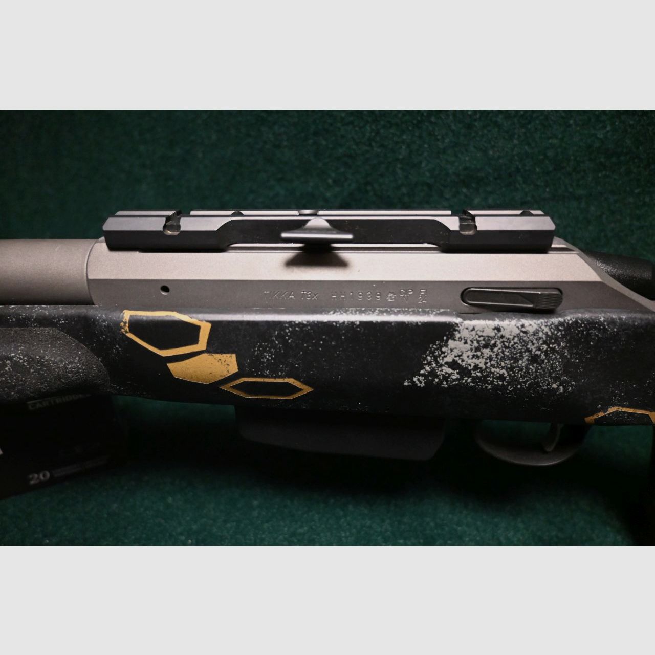 Tikka Roughtech dans la crosse de fusil allemande