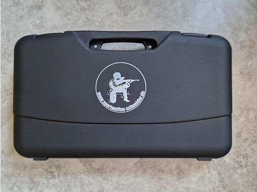 Pistol case with combination lock