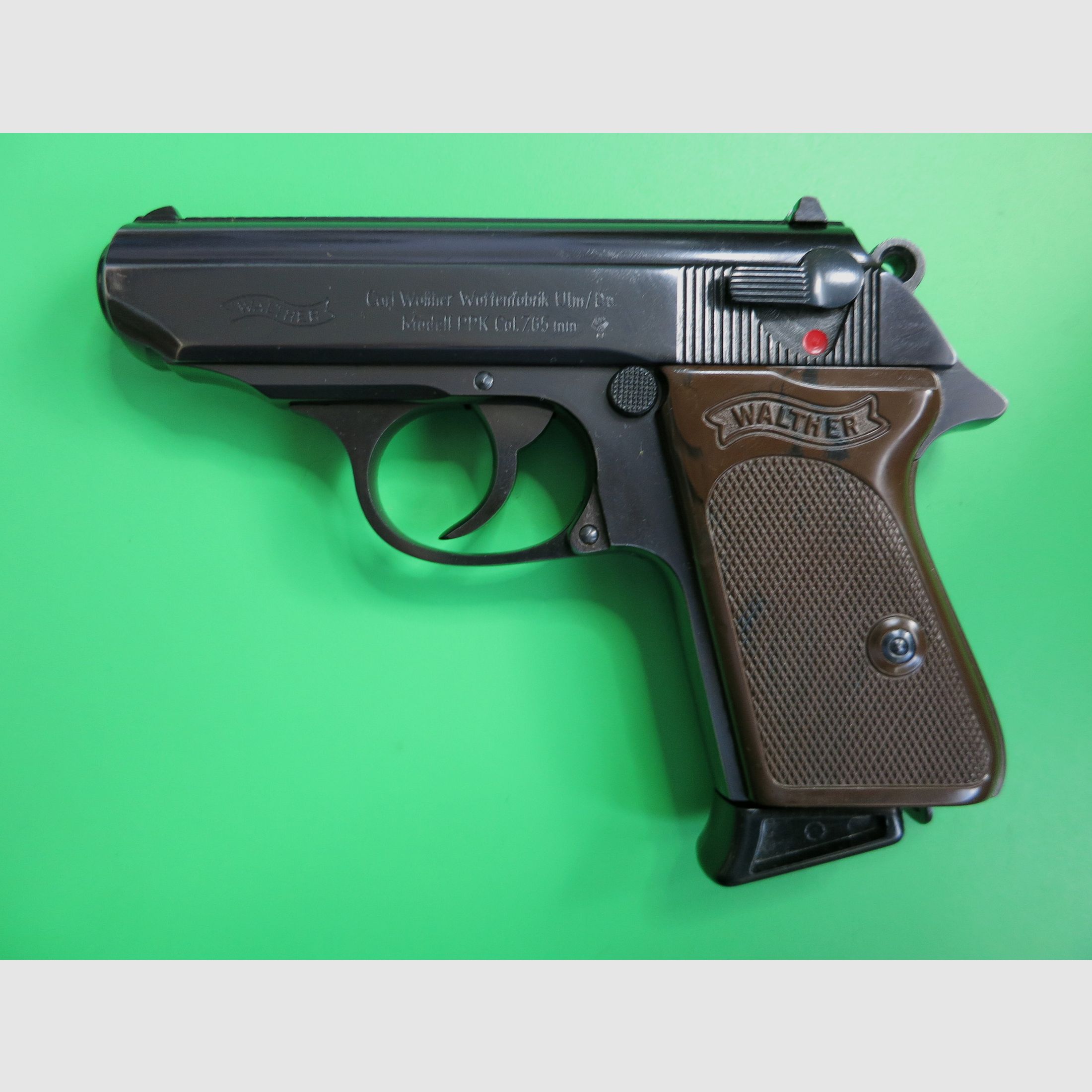 Pistola semiautomatica, Walther PPK, cal. 7,65 mm Browning, impugnature marroni       #81