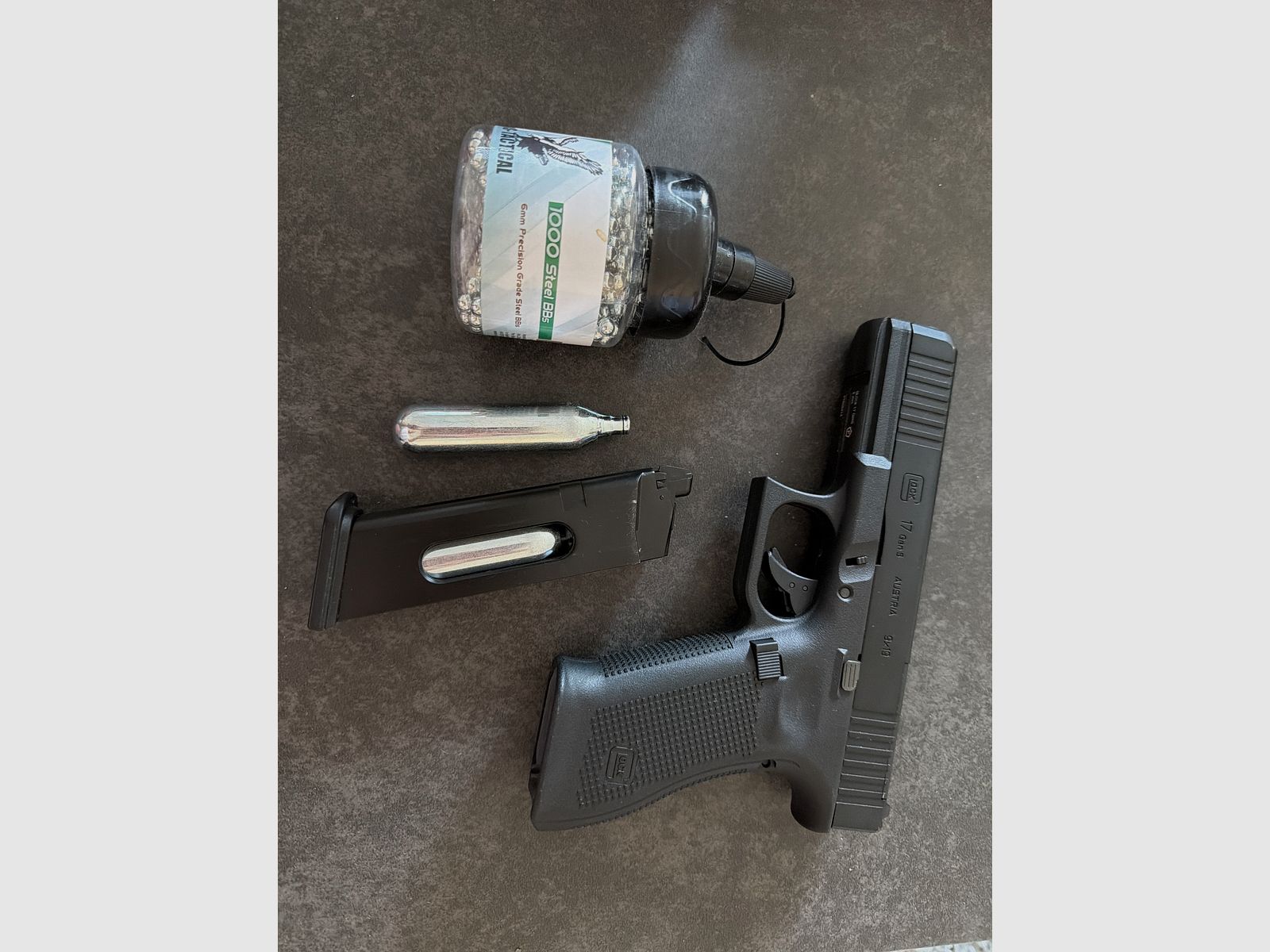 Glock 17 Gen. 5 MOS Airsoft met metalen slide CO2 BlowBack 6mm BB zwart