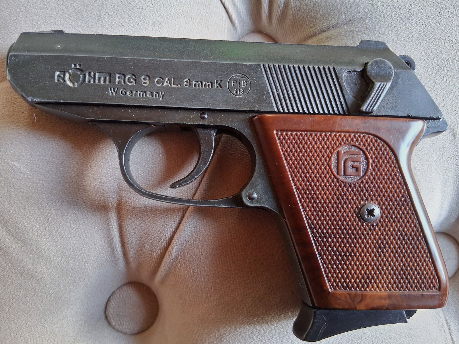 Rhöm RG9 pistol repeater 8mm blank / gas free from 18 years