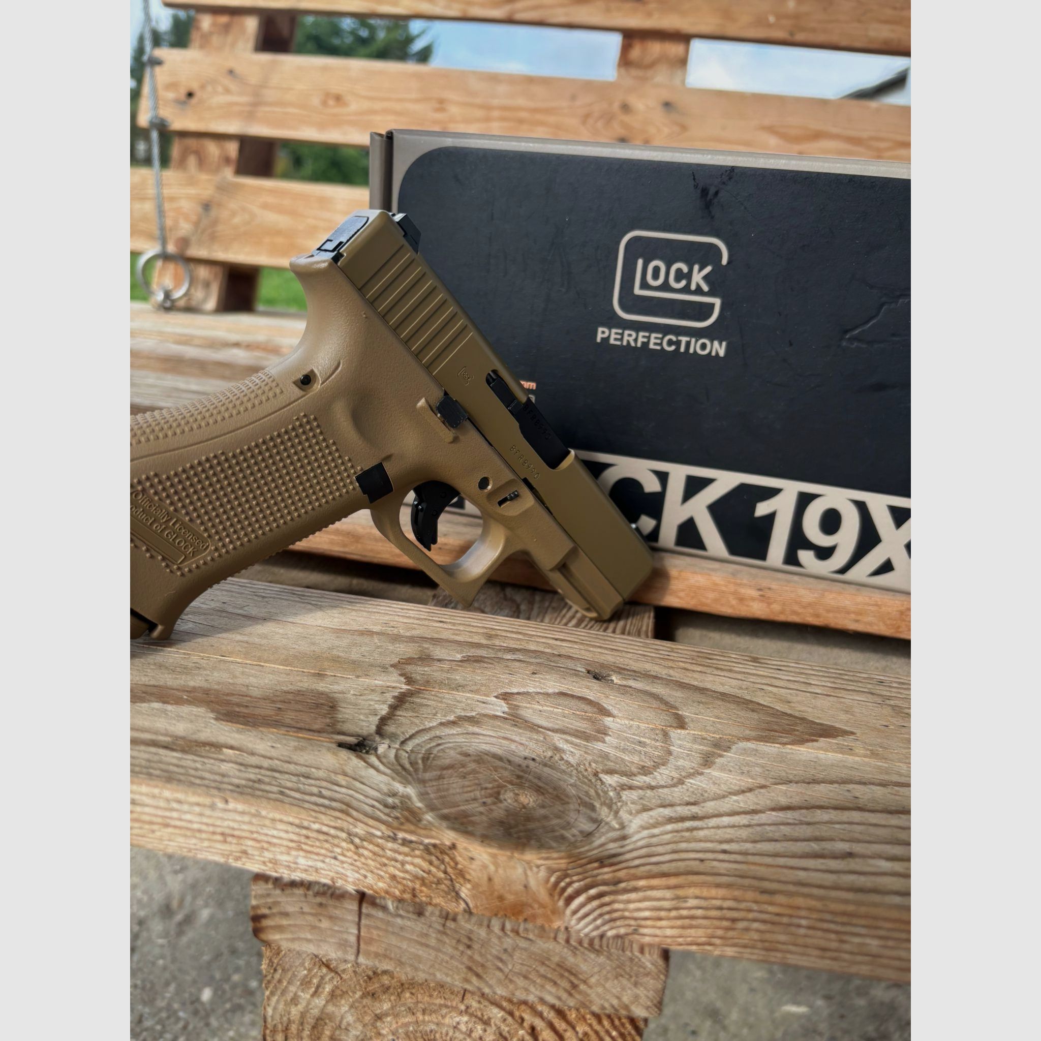 Glock 19X Tan GBB und m9 