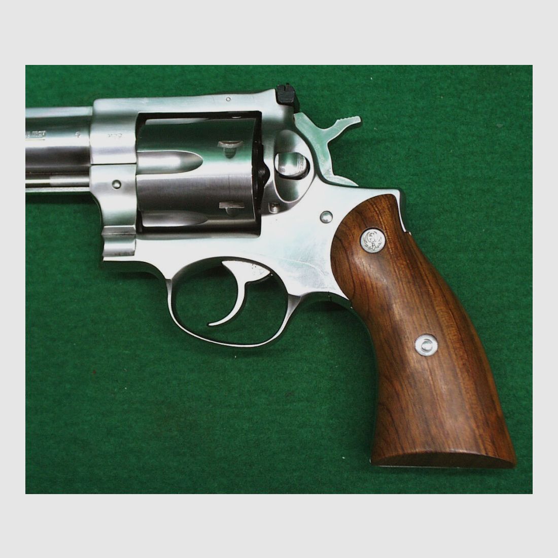 Revólver Ruger Redhawk 5,5", de acero inoxidable