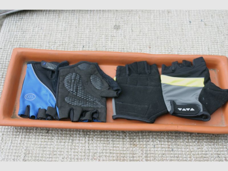 2 Paar rückstossdämpfende Handschuhe mit Einlage