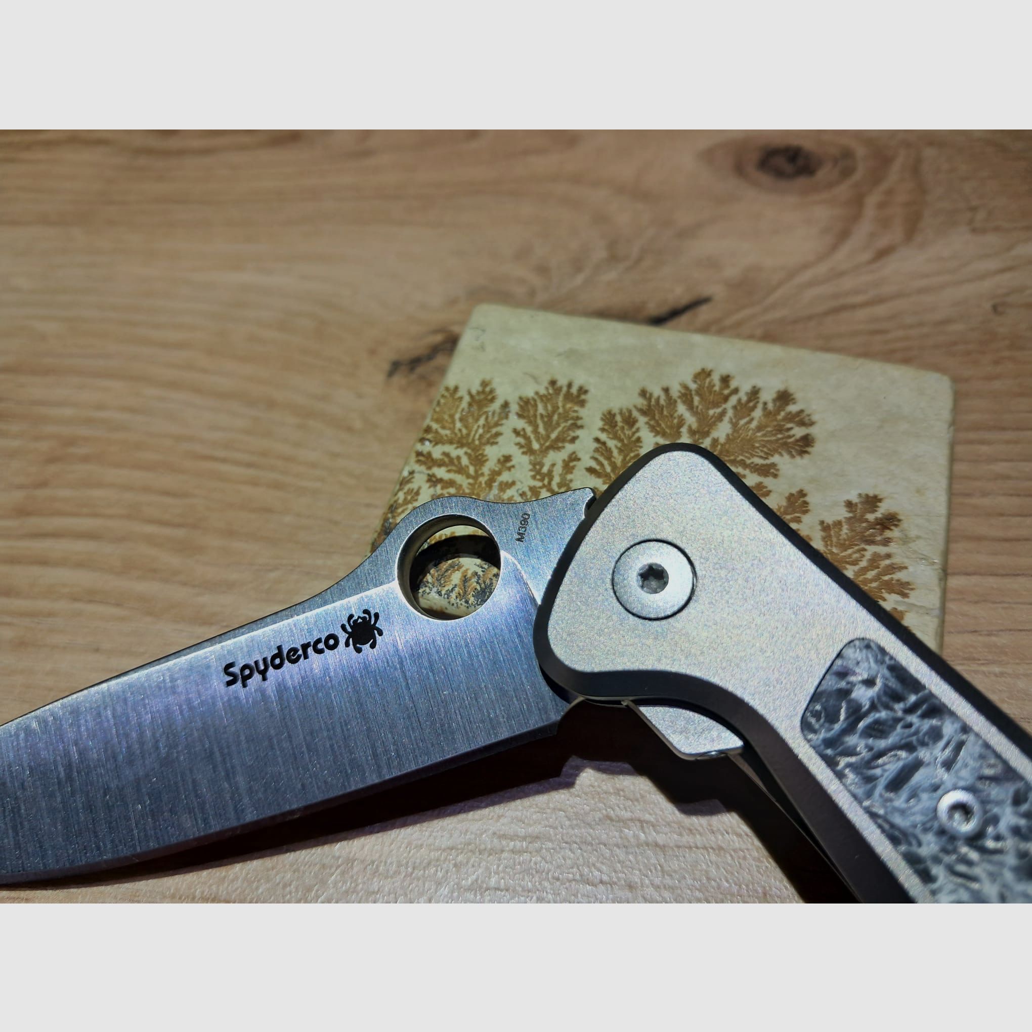 Spyderco Slym Titan. Lionsteel. Messer. Taschenmesser