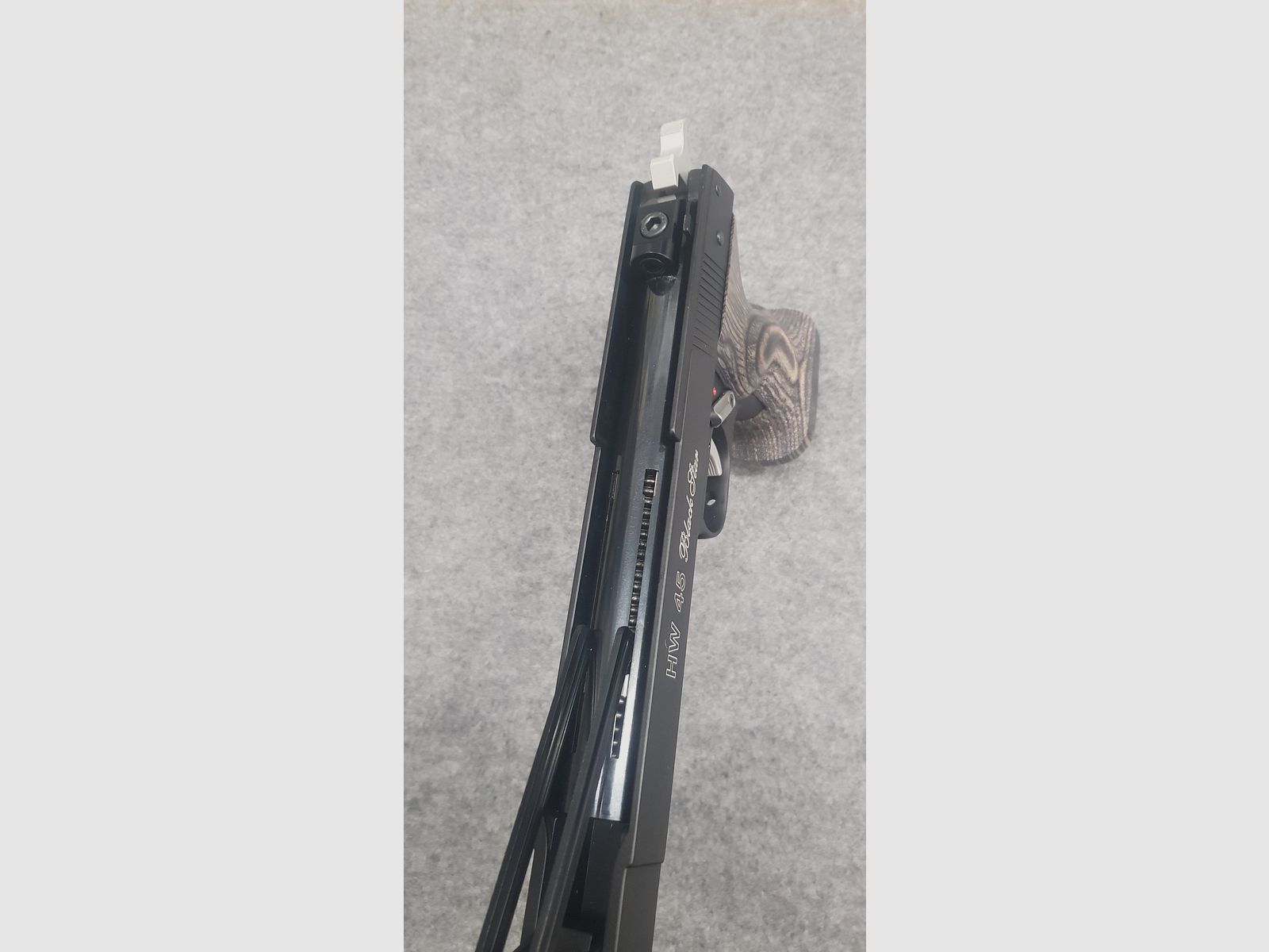 Weihrauch HW 45 Black Star mit Zielfernrohr für Pistolen Cal. 4,5mm Luftpistole Match